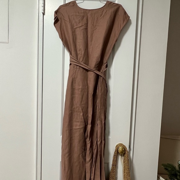 Aritzia Jumpsuit in a beautiful chestnut nutmeg - amazing condition - Picture 5 of 6
